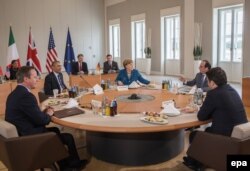 Міні-саміт за участі президента США Барака Обами, канцлера ФРН Анґели Меркель, прем’єр-міністра Великої Британії Девіда Камерона та голови уряду Італії Маттео Ренці у Ганновері. 25 квітня 2016 року