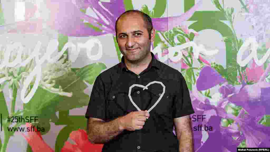 Za najbolji dokumentarni film "Srce Sarajeva" osvojio je film "Kad su rasle japanske jabuke" (Azerbejdžan, Austrija) režisera Hilala Baydarova.