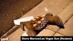 Біля місця нападу в Лас-Вегасі, 1 жовтня 2017 року