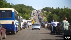 Черга на блокпосту поблизу Артемівська, 11 червня 2015 року