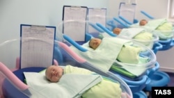 Новорожденные дети