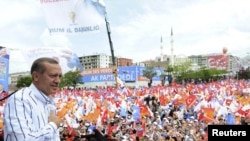 Redžep Tajip Erdogan na predizbornom skupu u Erzurumu, 10. jun 2011.
