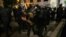 Poliția încearcă să disperseze protestatarii care participă la o demonstrație împotriva deciziei guvernului georgian de a amâna discuțiile privind aderarea la UE, în apropierea clădirii Parlamentului din centrul orașului Tbilisi, pe 29 noiembrie 2024.