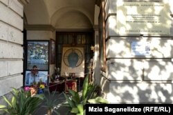 ეკლესია დაინტერესებულია, გადაეცეს ანჩისხატი - მისი ეკლესიაში დაბრუნების მოთხოვნით წლებია მოქალაქეების მცირე ჯგუფს მუზეუმის შესასვლელთან „სამლოცველო“ აქვს მოწყობილი.