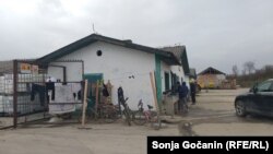 Radnici u krugu fabrike "Linglong" u Zrenjaninu, 18. novembar 2021.