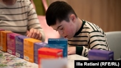 ზოგს მარტო გართობა უფრო მოსწონს