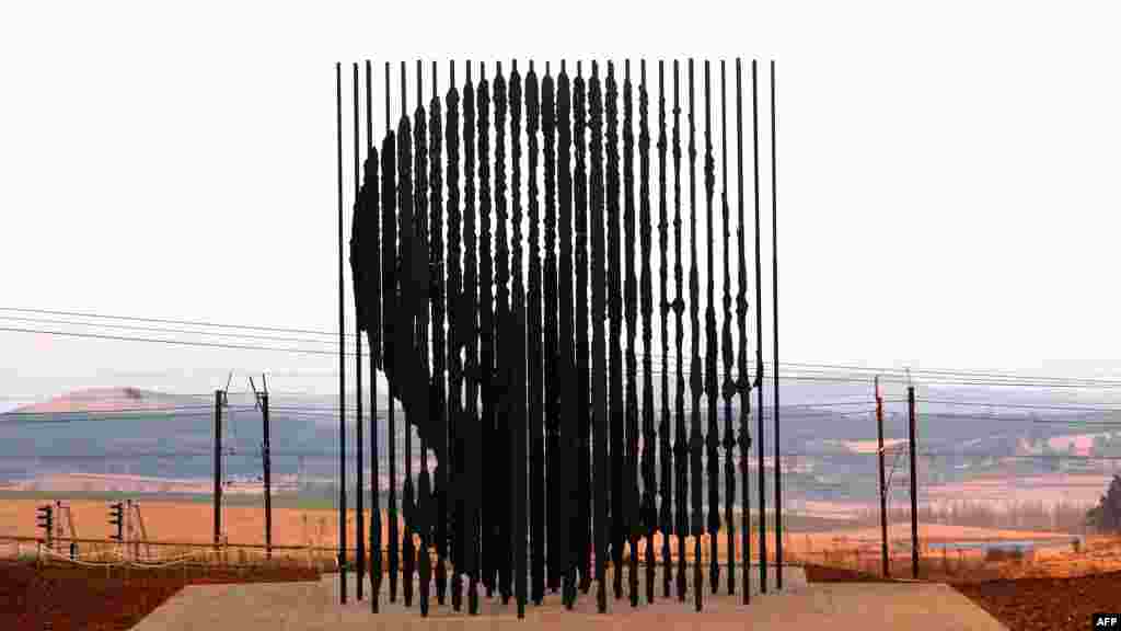 Skulptura Nelsona Mandele, Howick, 4. august 2012.