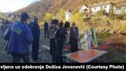 Aktivisti na mestu gde se gradi mala hidroelektrana na Rakitskoj reci