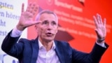 Йенс Столтенберг выступает на Франкфуртской книжной ярмарке 17 октября 2025 года