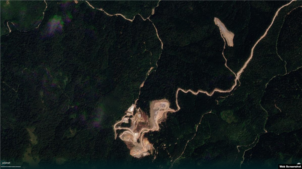 Satelitski snimci šumskog zemljišta u blizini Vareša nastali 19. august 2021. godine, odnosno prije otvaranja rudnika kopa Rupice.  Na drugoj snimci, od 24. jula 2024, prikazan je rudarski kop Rupice kao i obližnje područje koje je bilo pripremano za deponiju jalovine.