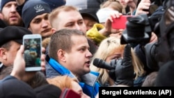 Игорь Востриков на митинге после пожара в ТЦ в Кемерове (архивное фото)