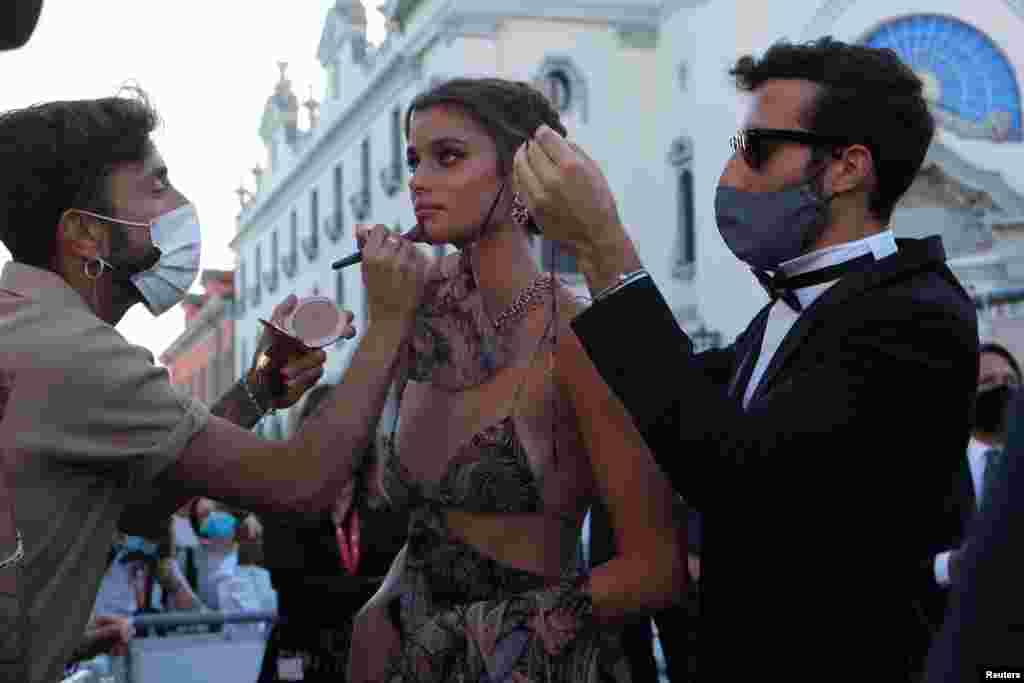 Taylor Hill na gala ceremoniji 77. Venecija film festivala, 2. septembar, 2020.