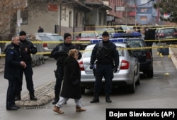 Policija obezbeđuje mesto zločina nakon ubistva Ivanovića, Severna Mitrovica, januar 2018.