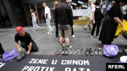 Žene u crnom: "Par cipela - jedan život" 