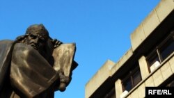 Ispred Palate pravde u Beogradu, 2009. godine.