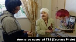 Евдокия Пахоменко. На съемках фильма "Дети Нарыма"