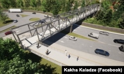 საფეხმავლო ხიდი, რომლითაც მახლობელი ქუჩებიდან პარკში მოხვედრა იქნება შესაძლებელი. თბილისის მერიამ ამგვარი საფეხმავლო ხიდები განახლებულ ჭავჭავაძის გამზირსა და სხვა ქუჩებში, აიღო, როგორც ქვეითებისთვის მოუხერხებელი და შუქნიშნებისა და ზებრა-გადასასვლელების კომბინაციით ჩაანაცვლა;