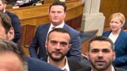 Da li je i sestra dobila posao?  Da li je i sestra dobila posao?