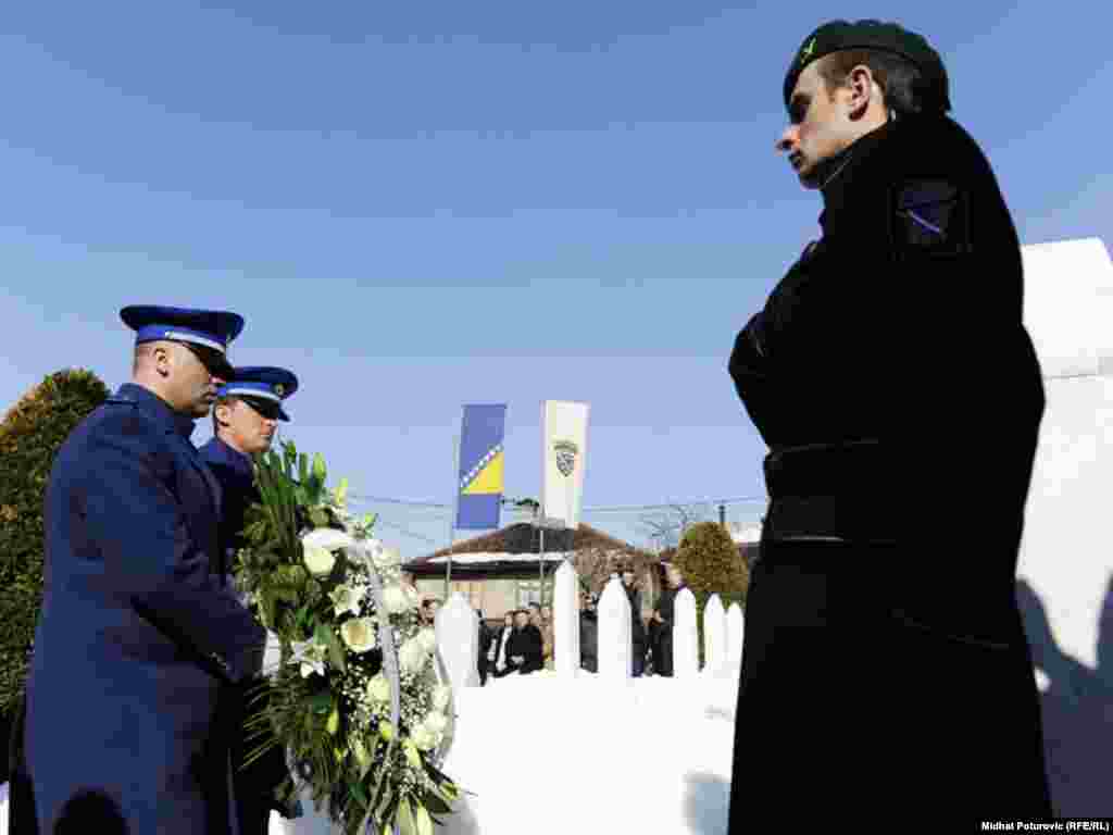 Polaganje cvijeća na spomen obilježje borcima armije BiH na Kovačima, Sarajevo, 01. mart 2012.