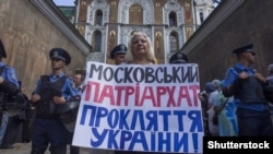 Вхід до Києво-Печерської лаври, 13 серпня 2014 року