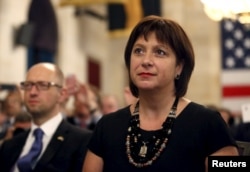 Міністр фінансів України Наталія Яресько та прем’єр-міністр України Арсеній Яценюк під час бізнес-форуму у Вашингтоні. Липень 2015 року