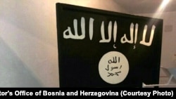 U pretresima pronađena i zastava Islamske države Iraka i Levanta (IDIL), foto: Tužilaštvo BiH
