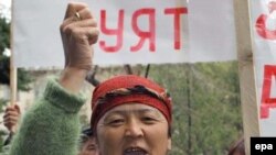 Несмотря на уступки со стороны президента оппозиция продолжает требовать его оставки