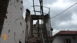 Зруйновані будівлі македонців після атаки бойовиків Зруйновані будівлі македонців після атаки бойовиків