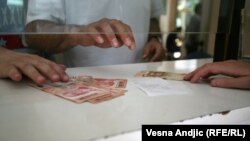 Plaća se 247 nameta