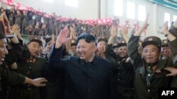 Kim Džong-Un proslavlja lansiranje rakete Hvasong-14