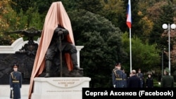 ვლადიმირ პუტინი ალექსანდრე III-ის ძეგლის გახსნაძე იალტაში