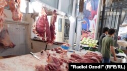 Гӯшаи гӯштфурӯшӣ дар бозори "Саховат". Акс аз соли 2016