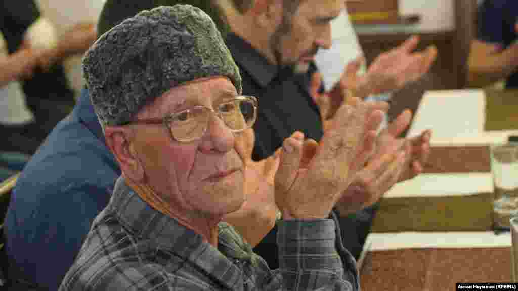 Административный арест 76-летнего Караметова вызвал новые протесты в Крыму. Информация о нем вышла за пределы Украины. Международные правозащитные организации призвали освободить активиста. 