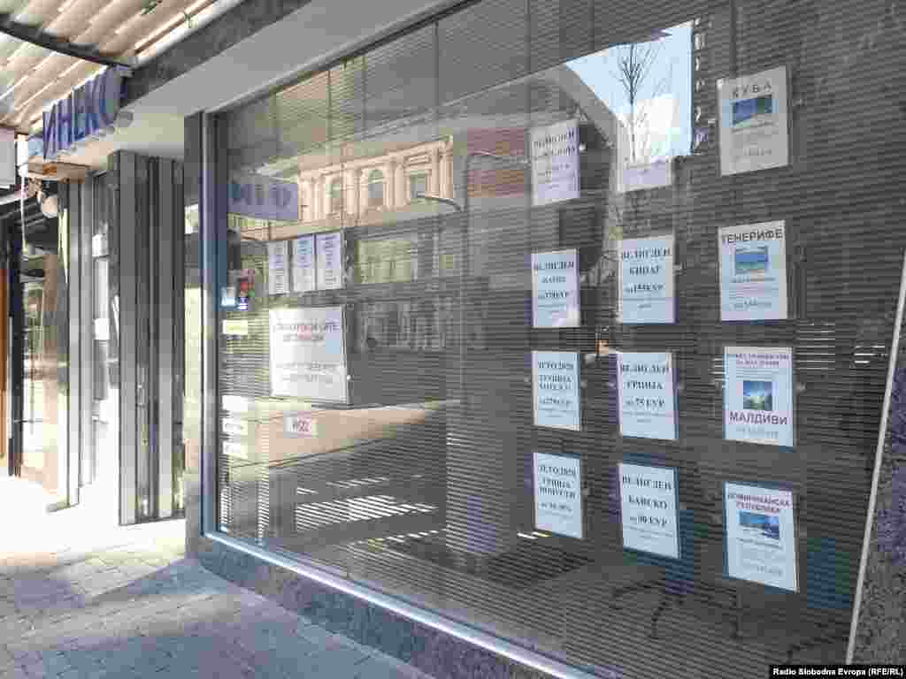 Zatvorena putnička agencija u Skoplju zbog pandemije korona virusom, 20. mart, 2020. 