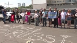 Boycott Russia: акция с требованием освободить политузников и бойкотировать ЧМ (видео) Boycott Russia: акция с требованием освободить политузников и бойкотировать ЧМ (видео)