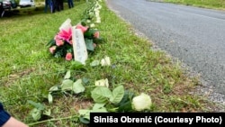 Cveće za stradale u operaciji "Oluja" na obeležavanju 30. godišnjice u selu Donji Žirovac u Hrvatskoj, 3. avgust 2025.