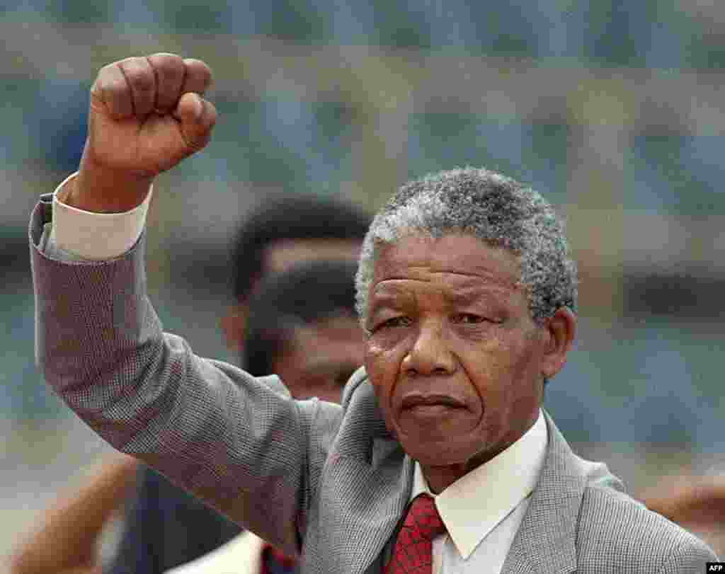 Nelson Mandela nekoliko dana nakon što je pušten iz zatvora, Bloemfontein, 25. februar 1990.