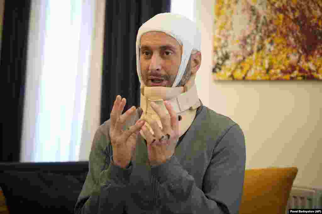 „საერთაშორისო გამჭვირვალობა-საქართველოს“ ანგარიშის თანახმად, მმართველი პარტიის მიერ წახალისებული ე.წ. ტიტუშკები პირდაპირ ეთერში განსაკუთრებული სისასტიკით გაუსწორდნენ „ტელეკომპანია პირველის“ ჟურნალისტს, მაკა ჩიხლაძესა და მის ოპერატორს, გიორგი შეწირულს. სპეცრაზმელის თავდასხმის შემდეგ თავის არეში მიღებული მძიმე დაზიანებებით საავადმყოფოში გადაიყვანეს ტელეკომპანია „ფორმულის“ ჟურნალისტი გურამ როგავა... მძიმედ დაშავდა და სამედიცინო დახმარება დასჭირდა ათობით სხვა ჟურნალისტსა და ოპერატორს. ფოტოზე გურამ როგავა