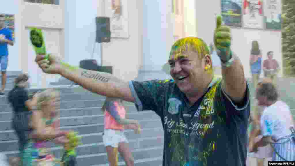 И в этой цветной красоте нет разницы, сколько тебе лет – бросай порошок и радуйся!