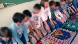 Đaci u Preševu uče da klanjaju Đaci u Preševu uče da klanjaju