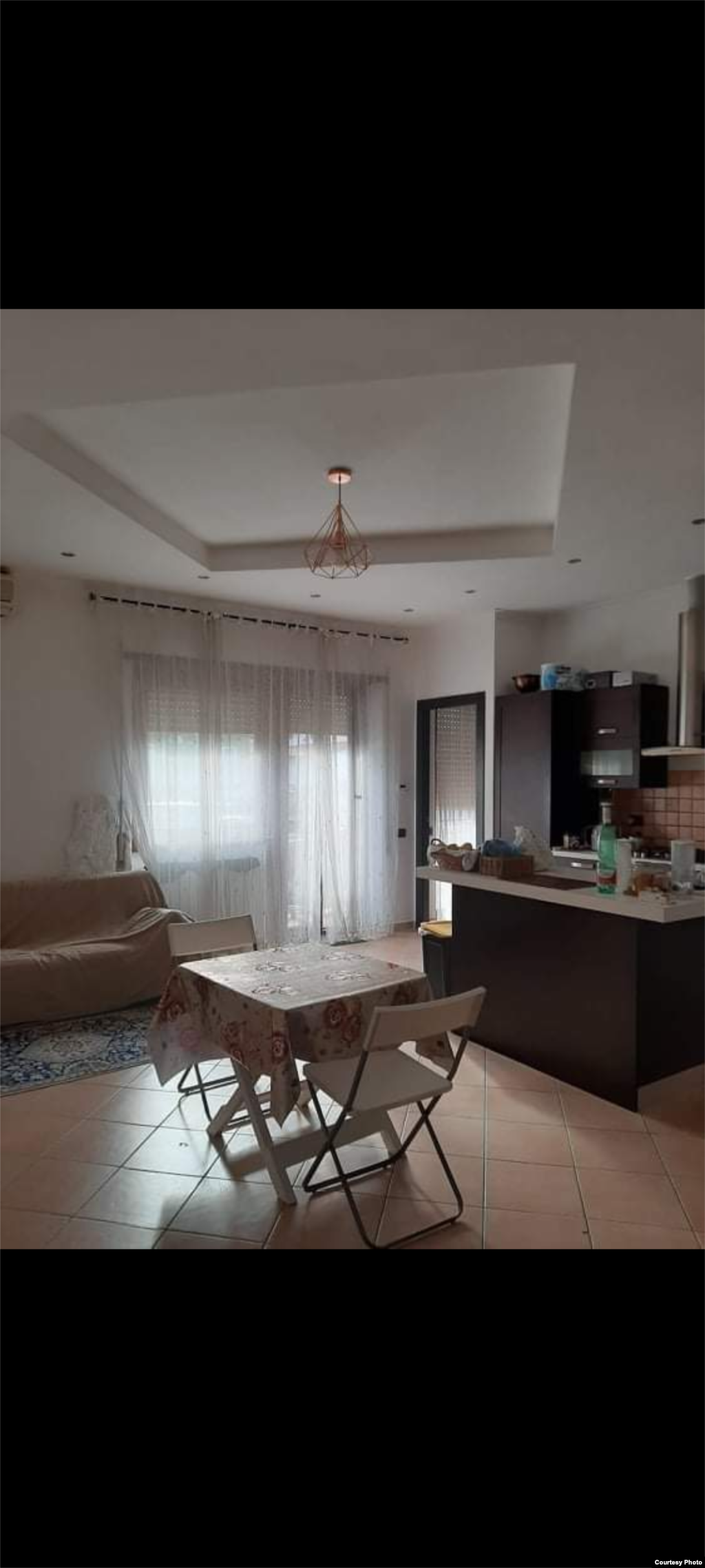 Imagine de ansamblu din apartamentul Feliciei Rapciuc