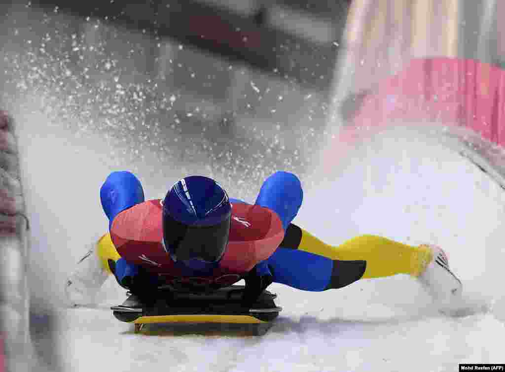 Скелетон: українець Владислав Гераскевич гальмує наприкінці змагань із чоловічого скелетону 