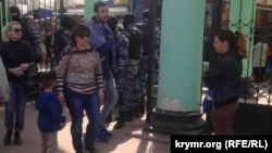 Центральный рынок в Симферополе, 6 апреля 2017 года