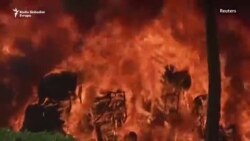 Suzavac, gumeni meci i požari na protestima u Hong Kongu Suzavac, gumeni meci i požari na protestima u Hong Kongu