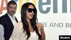 Американская телезвезда Ким Кардашьян по прибытии в Ереван 8 апреля 2015 года 