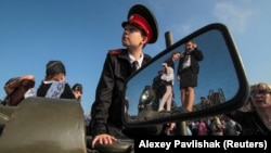 რუსული პროპაგანდის მიხედვით, სკოლა სამშობლოს დამცველებისა და პატრიოტების სამჭედლოა.