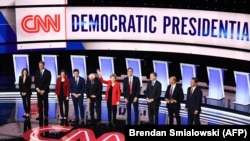 Tri kandidatkinje i sedam kandidata dijelilo je pozornicu u Detroitu