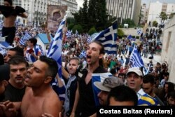 Prema istraživanju agencije Mark, 68,3 odsto Grka ne prihvata sporazum Atine i Skoplja (Foto: Protest u Atini)