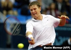 Bivši ruski veliki teniser Kafelnikov podržao je opozicionog političara i protivnika Kremlja, Alekseja Navalnog na predsjedničkim izborima 2018. godine. Navalniju je zabranjeno da učestvuje na izborima.