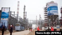 Naftna industrija Srbije je jedina kompanija u zemlji koja se bavi istraživanjem, proizvodnjom i preradom nafte, kao i proizvodnjom prirodnog gasa (foto: NIS, Pančevo, novembar 2011.)